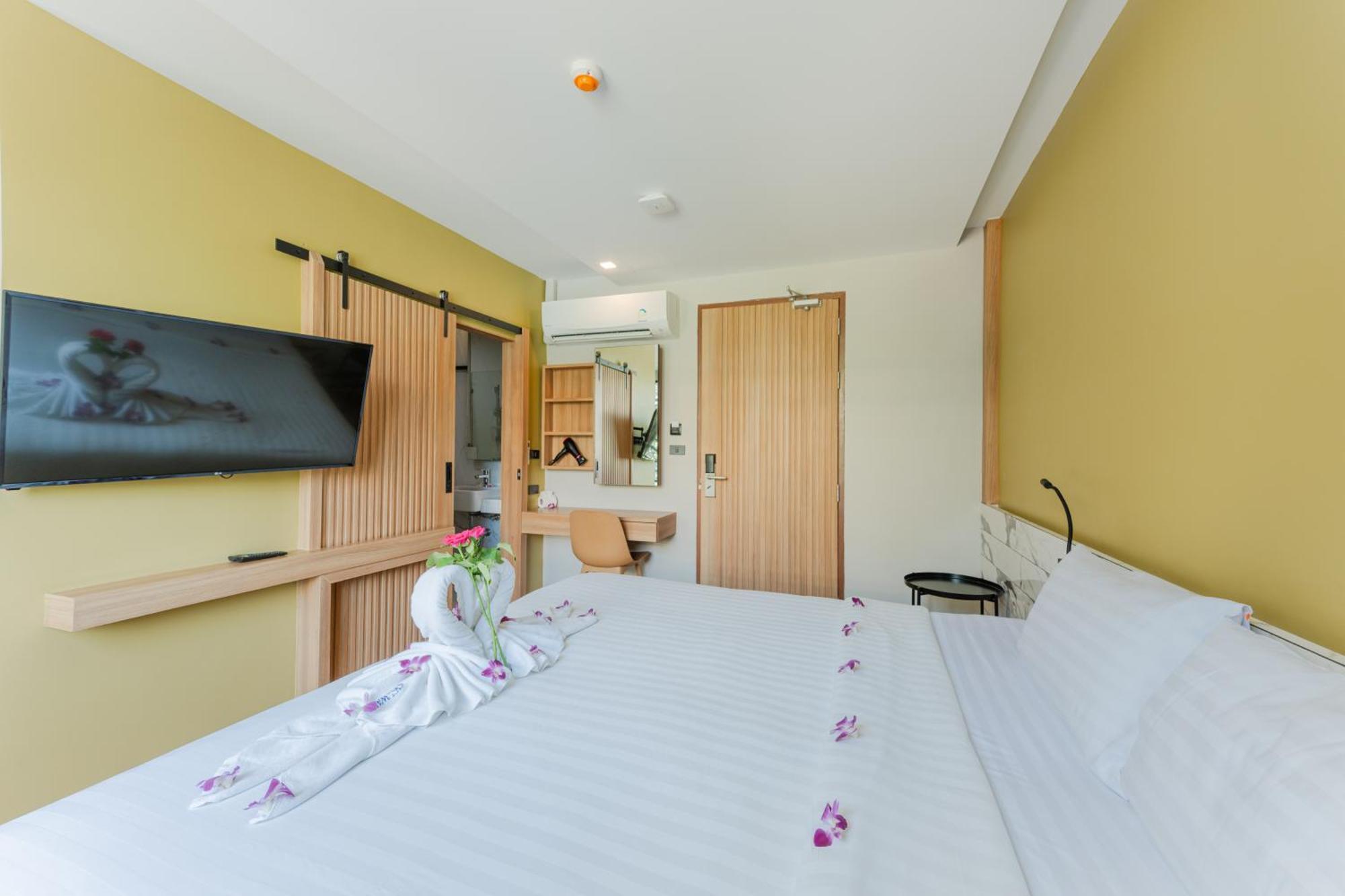 Sky Wave Patong Hotel ภายนอก รูปภาพ