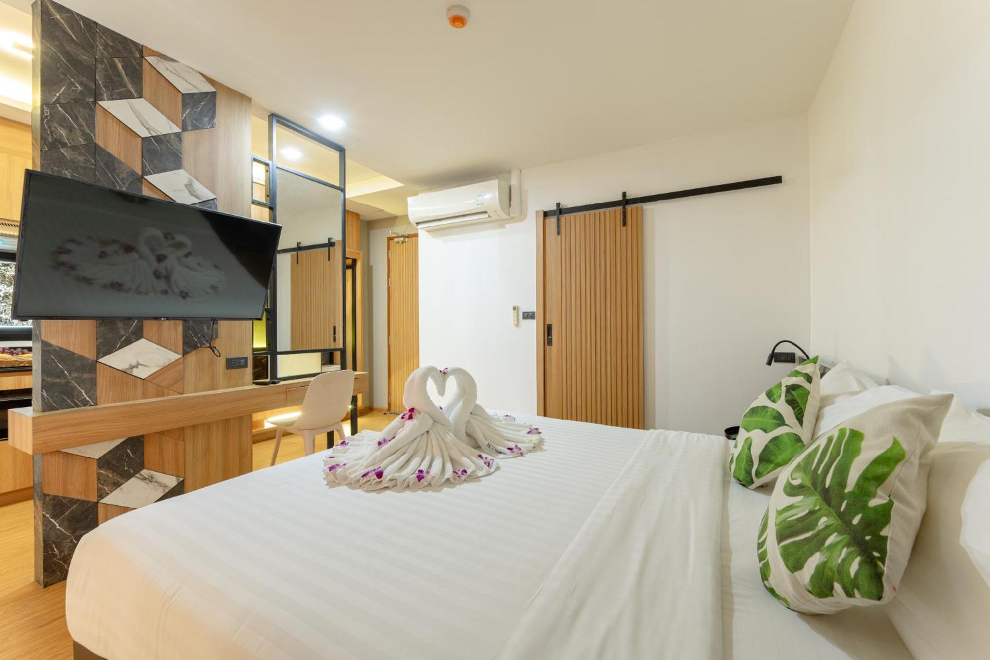 Sky Wave Patong Hotel ภายนอก รูปภาพ