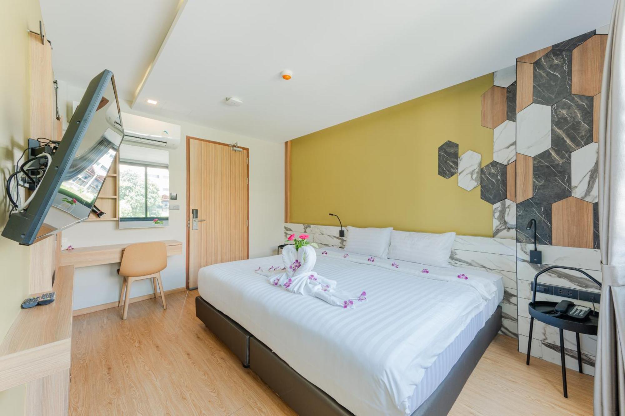 Sky Wave Patong Hotel ภายนอก รูปภาพ