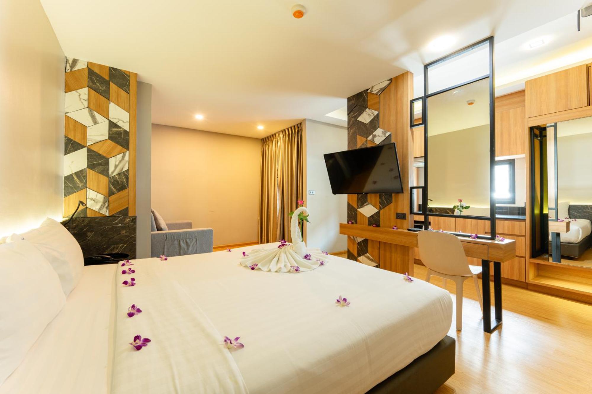 Sky Wave Patong Hotel ภายนอก รูปภาพ