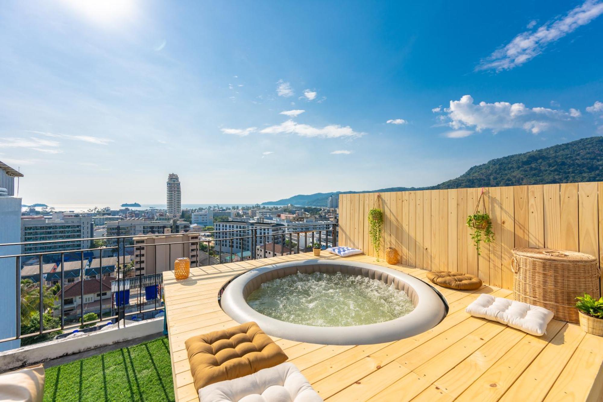 Sky Wave Patong Hotel ภายนอก รูปภาพ