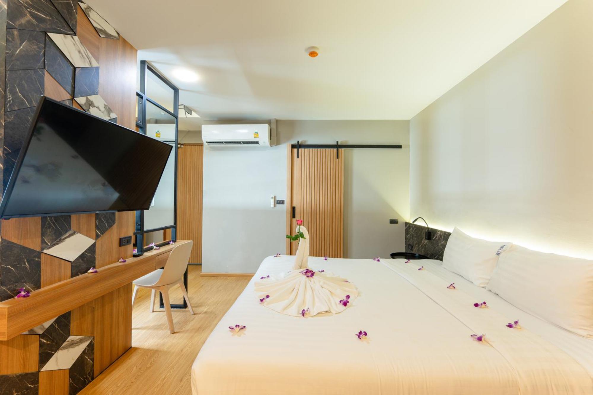 Sky Wave Patong Hotel ภายนอก รูปภาพ