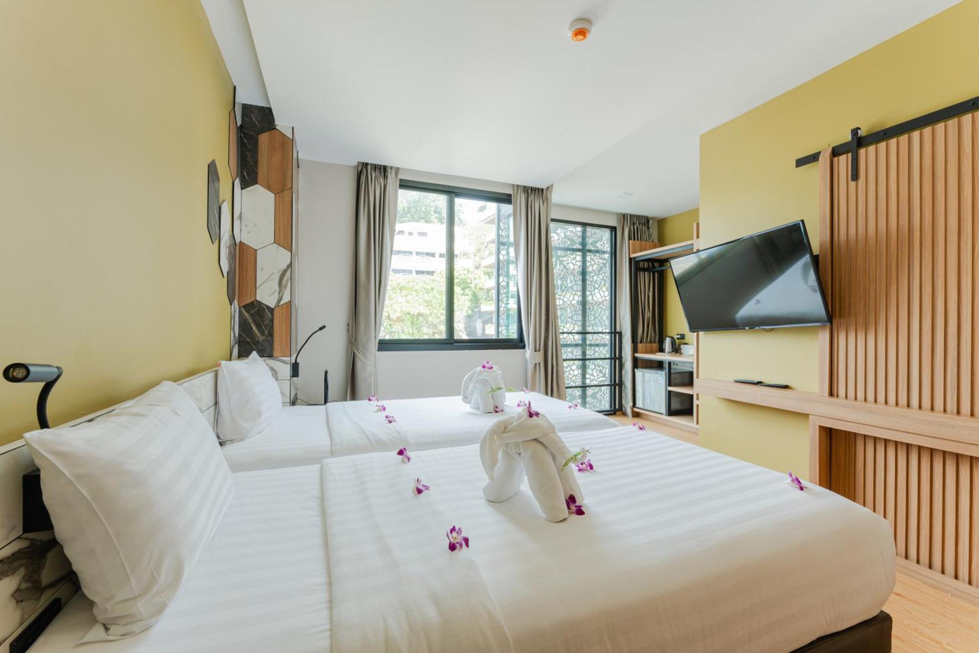 Sky Wave Patong Hotel ภายนอก รูปภาพ