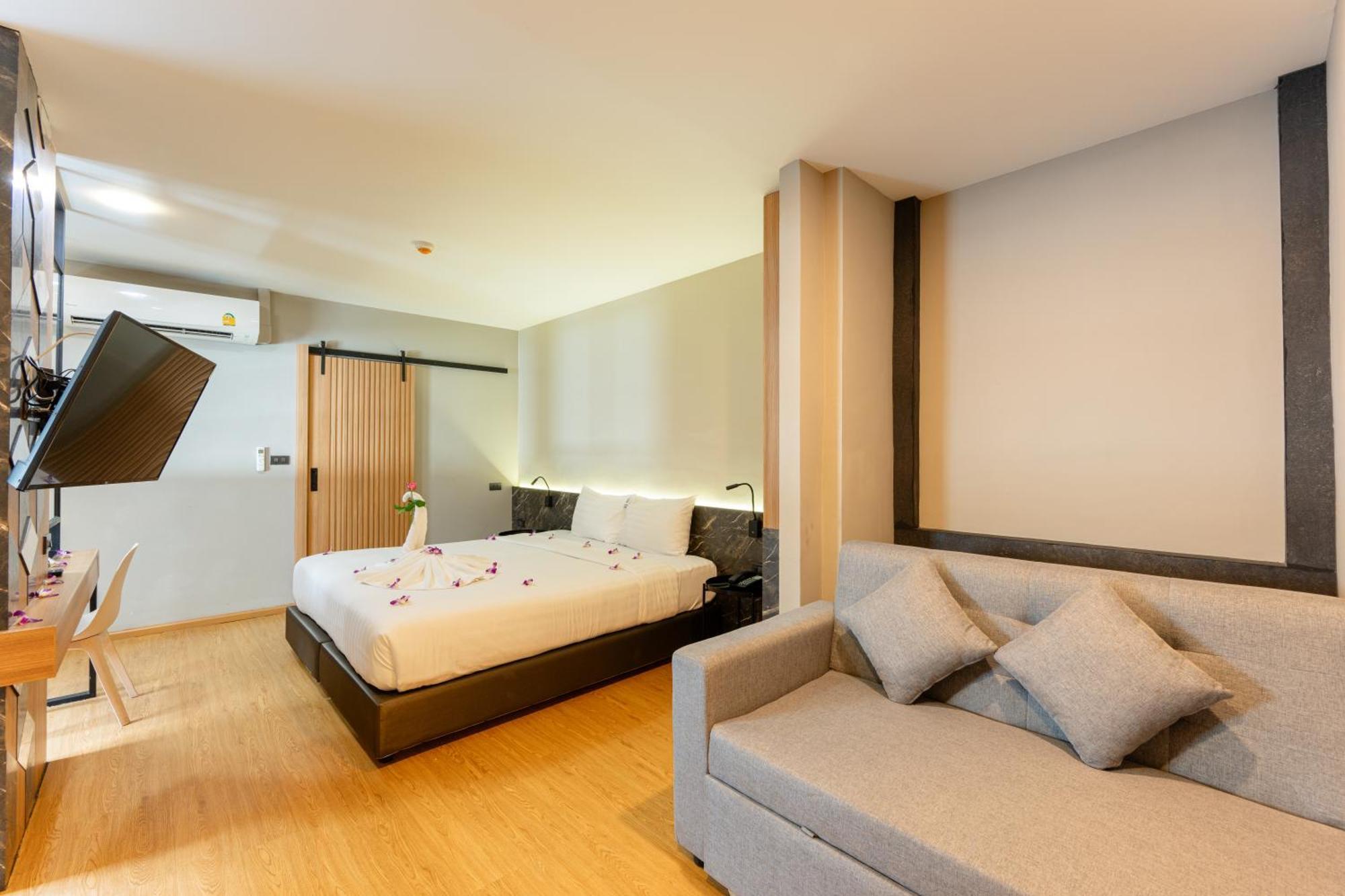 Sky Wave Patong Hotel ภายนอก รูปภาพ